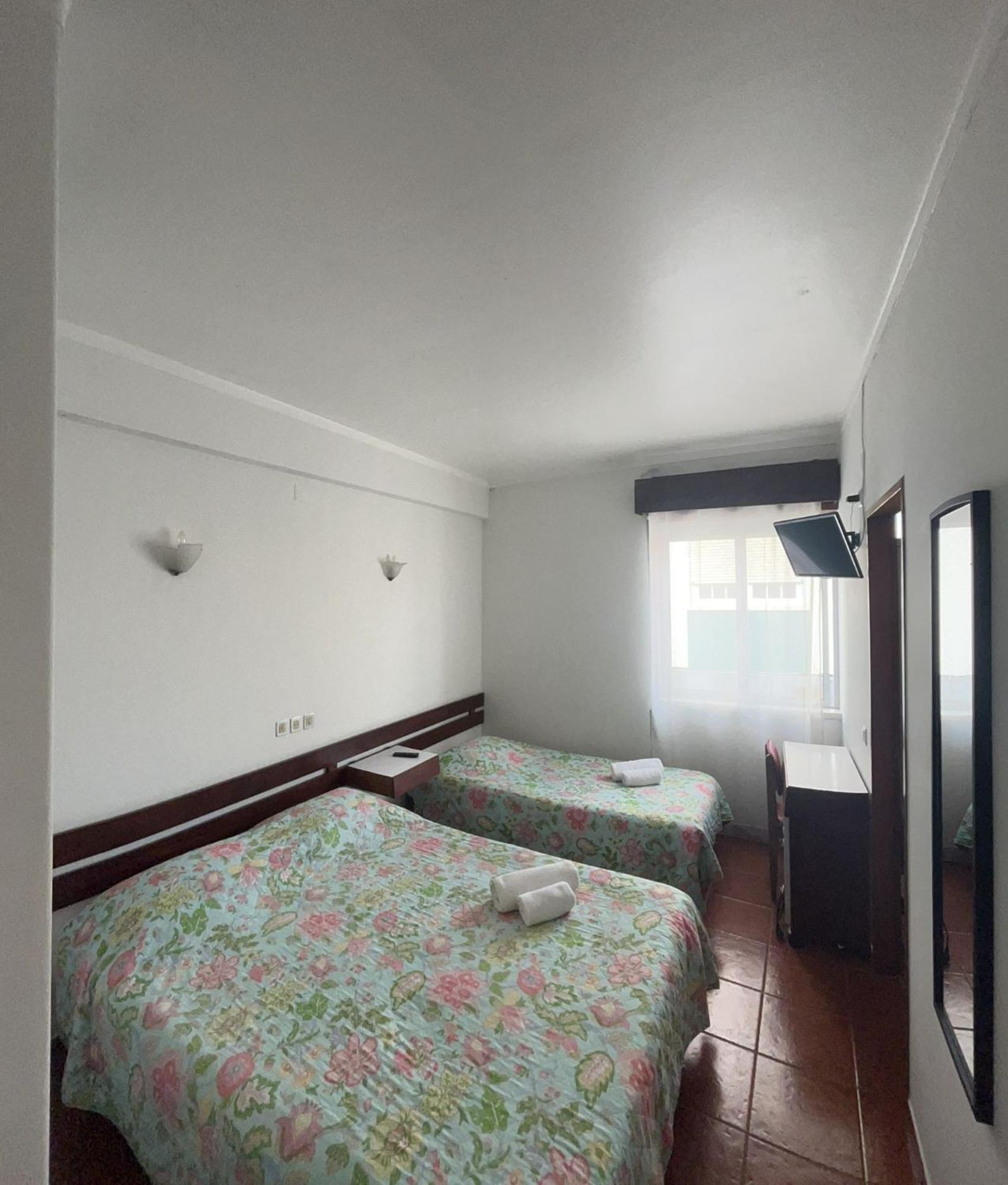 Residencia Aviz Hotel Peniche Room photo